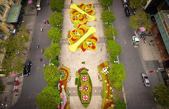 Nguyen Hue Flower Street seen from above