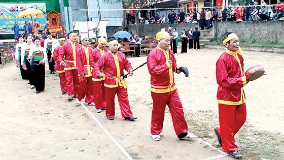 The traditional god fish procession festival in Thanh Hoa province’s Cam Thuy district