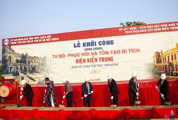Groundbreaking ceremony of construction of Kien Trung Palace in the Hue Imperial Citadel  (Photo: Sggp)