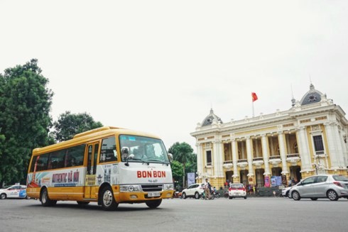 A new Hanoi exploration tour called "Bonbon Hanoi" or “Bonbon City Tour” gives visitors a real taste of the history and culture of Hanoi. (Source: vov.vn)
