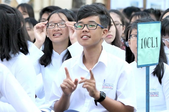 Students face difficulty in entering State-owned high schools in HCMC