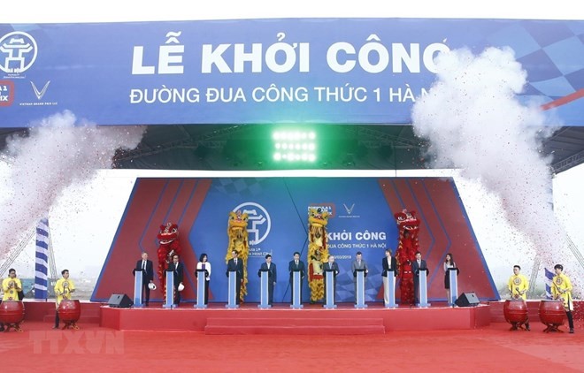 Delegates press button to kick-start construction on Formula One (F1) Hanoi Grand Prix racetrack in Hanoi (Source: VNA)