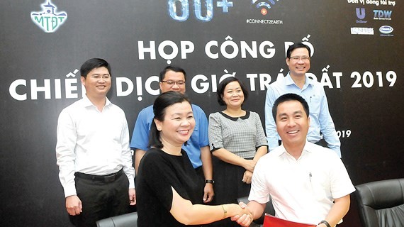 HCMC’s Earth Hour campaign 2019 is organized by the Sai Gon Giai Phong Newspaper in coordination with the city Youth Communist Union.