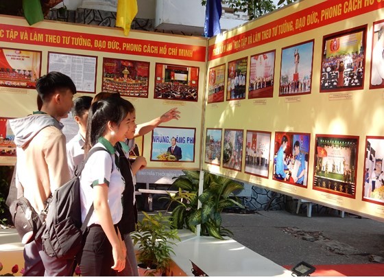 Students visit the exhibition on “Study and Follow Ho Chi Minh’s Moral Example”.