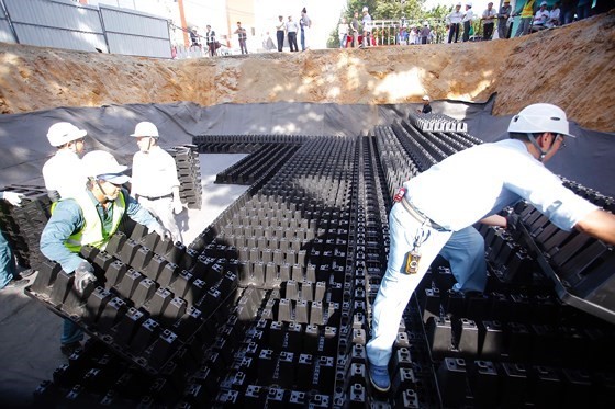 The underground water reservoir using Japanese Crosswave technology on Vo Van Ngan Street in HCM City’s Thu Duc district has been built and proved efficient in reducing flooding. (Photo: www.sggp.org.vn)
