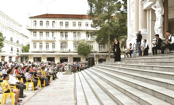 An outdoor concert in the municipal Opera House