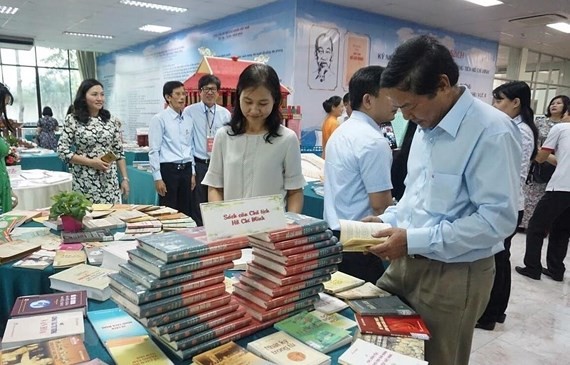 The book exhibition attracts many visitors. (Photo: VNA)