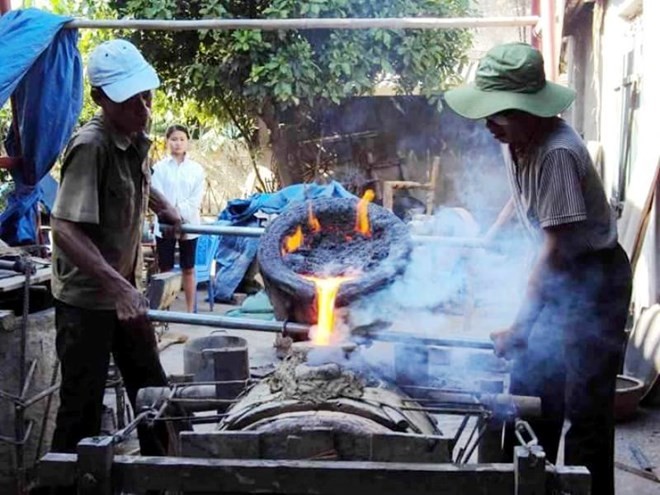 Traditional bronze casting trade of Che village in Thieu Hoa district, Thanh Hoa province (Photo: VNA)