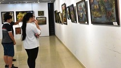 Fine arts exhibition marks Uncle Ho's 129th birthday