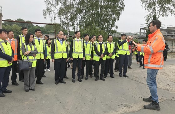 The HCMC’s delegation visited Nereda wastewater treatment plants in Utrecht. (Photo: Sggp)