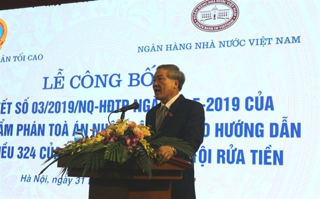 Nguyen Hoa Binh, Secretary of the Party Central Committee and Chief Justice of the Vietnam Supreme People's Court, speaks about the new resolution. (Source:cafe.vn )