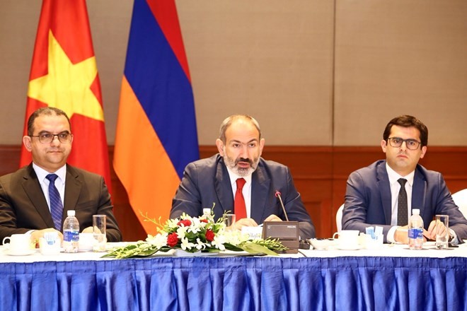Armenian Prime Minister Nikol Pashinyan (centre) speaks at the working session with Vietnamese businesses in Hanoi on July 6 (Photo: VNA)