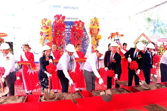 The ceremony launching the construction of the Darco Ba Lai water factory in Ben Tre province on July 6 (Photo: VNA)