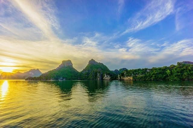 Sunrise on Ha Long Bay (Source: MSN)