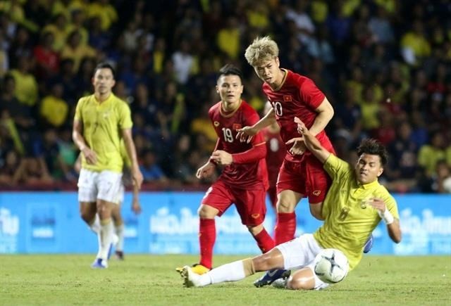 Vietnam's team (in red jersey) in a recent international event. They will face Thailand on September 5 in the Asian zone’s second qualifying round for the World Cup 2020. (Photo: nld.vn)