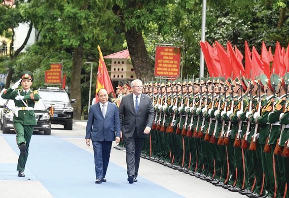 Vietnamese Prime Minister Nguyen Xuan Phuc and his Australian counterpart Scott Morrison in Hanoi on August 23