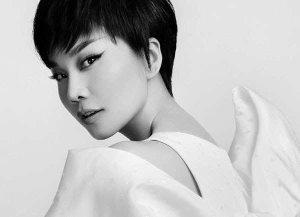 Leading model Thanh Hang chosen as the face of Cong Tri's fashion poster
