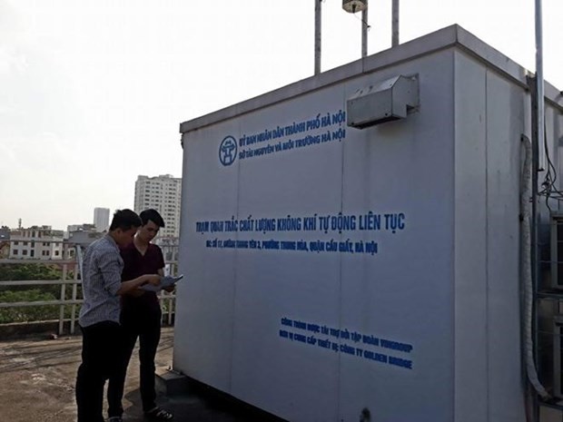 An air quality censoring station in Cau Giay district (Photo: Hanoimoi.com.vn)