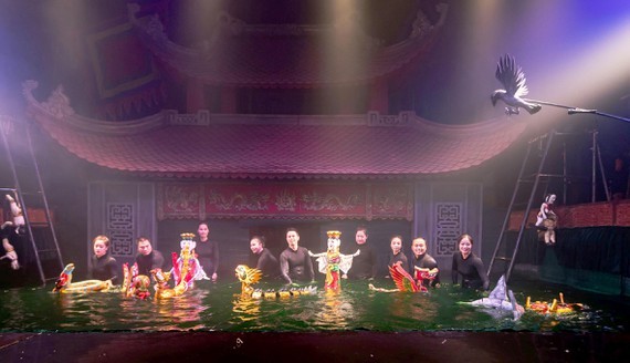 The performance titled Mo Rong (Dream of dragon) by the Thang Long Water Puppet Theater
