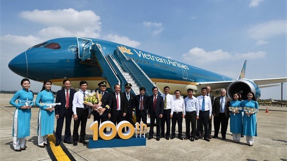 Vietnam Airlines receives its 100th aircraft