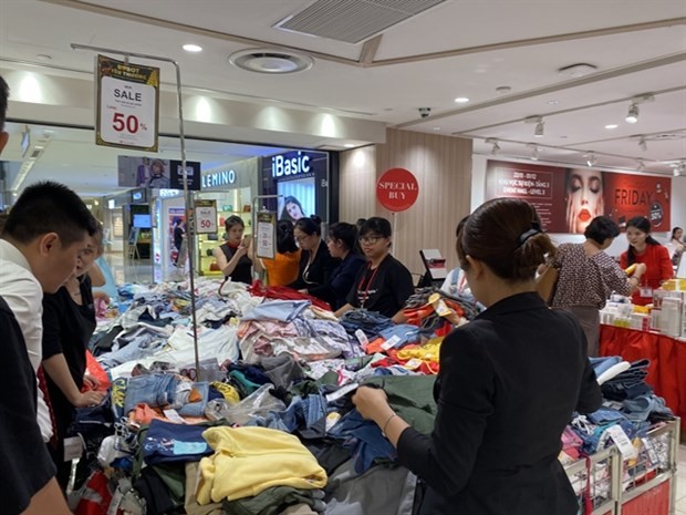 A shopping centre in HCM City. The biggest promotion of the year, Black Friday, has come to town with discounts of 90 percent (Photo: VNA)
