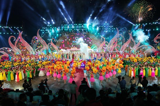 An art performance in the grand opening ceremony of the 8th Da Lat Flower Festival 