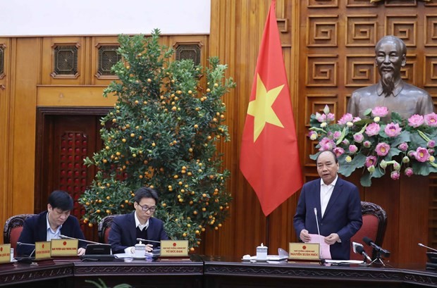 Prime Minister Nguyen Xuan Phuc chairs an urgent meeting on January 27 to discuss measures against the acute respiratory disease caused by the novel coronavirus (nCoV) (Photo: VNA)