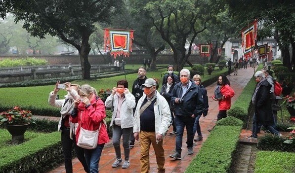 Foreign visitors at Temple of Literature - a popular historical site in Hanoi (Photo: VNA)