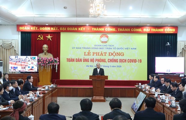 Prime Minister Nguyen Xuan Phuc (standing) at the campaign to call for public support for COVID-19 fight (Photo: VNA)