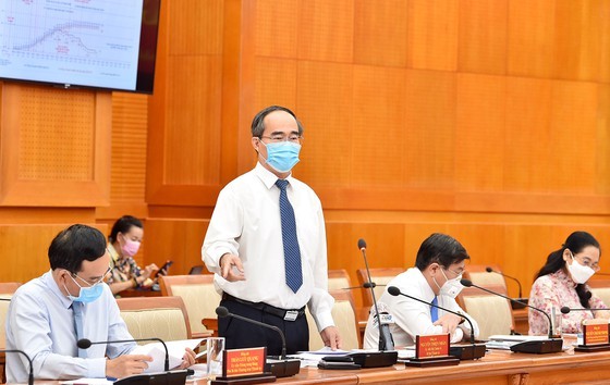 Secretary of HCMC Party Committee Nguyen Thien Nhan speaks the conference. (Photo: SGGP)