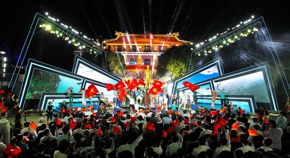 The live link-up TV program in HCMC