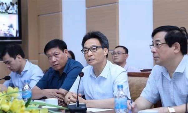 Deputy Prime Minister Vu Duc Dam, head of the National Steering Committee for COVID-19 Prevention and Control, speaks at the meeting. (Photo: VNA)