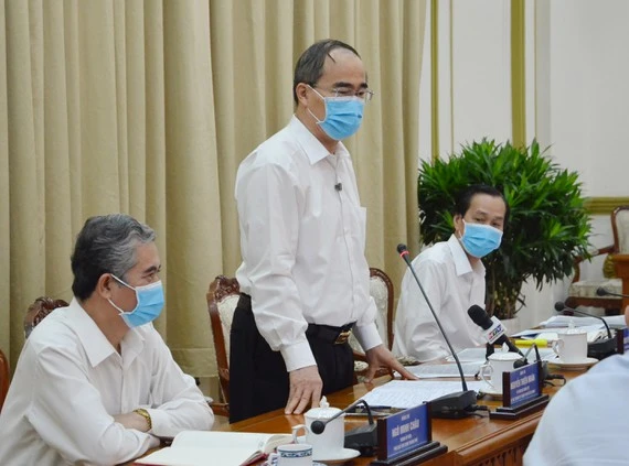 Secretary of HCMC Party Committee Nguyen Thien Nhan chairs the meeting. (Photo: SGGP)
