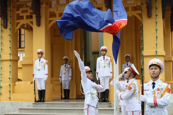 The ASEAN flag-hoisting ceremony at the headquarters of the Vietnamese Ministry of Foreign Affairs in Ha Noi on August 7.