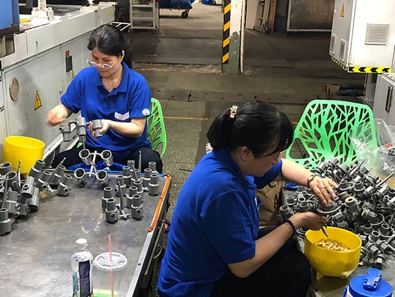 Employees are working in Binh Minh Plastics Joint Stock Company.