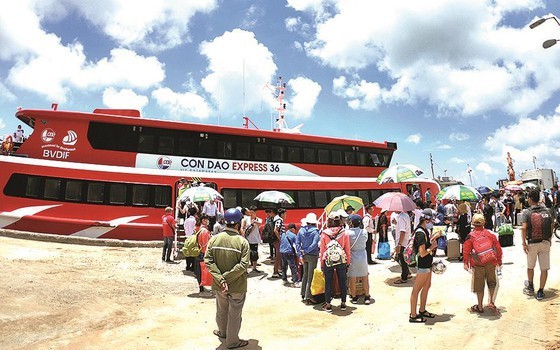 An express boat brings travelers to Con Dao island.