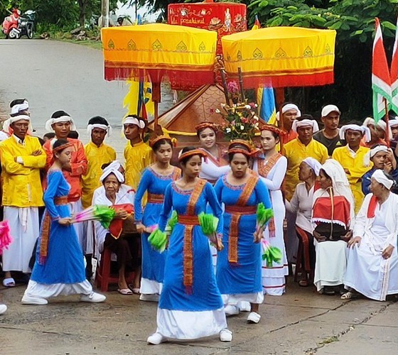 The Cham people in traditional costumes celebrates Kate Festival.