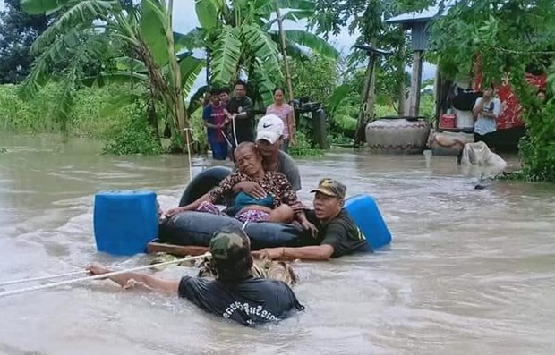 Floods in Cambodia have forced the evacuation of 25,192 people. (Photo: AFP/VNA)