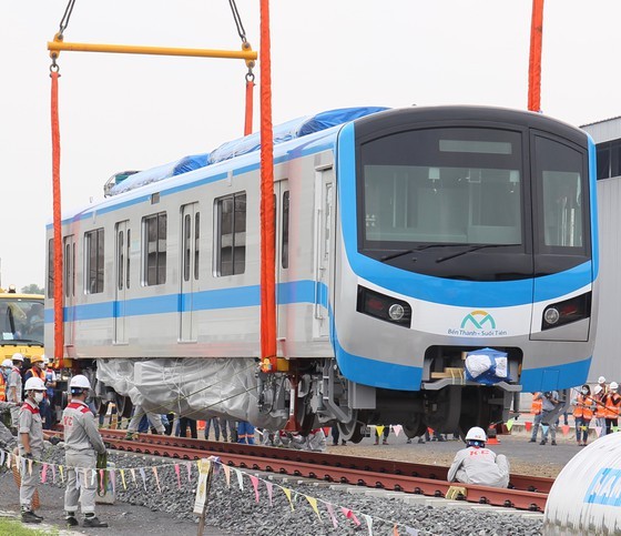 First wagons for Ben Thanh-Suoi Tien metro line arrives in HCMC in the begining of October. (Photo: SGGP)