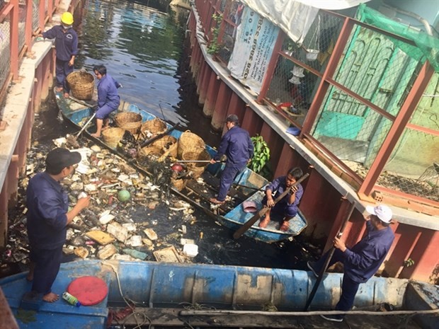Workers remove garbage from the Ba Luu Canal in HCM City’s District 8. (Photo: VNS)