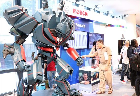Products of the German industrial sector are displayed in the event. (Photo: VNA)