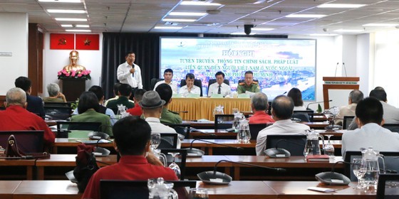 HCMC’s functional departments inform regulations and policies to overseas Vietnamese to seek repatriation flights. (Photo: SGGP)