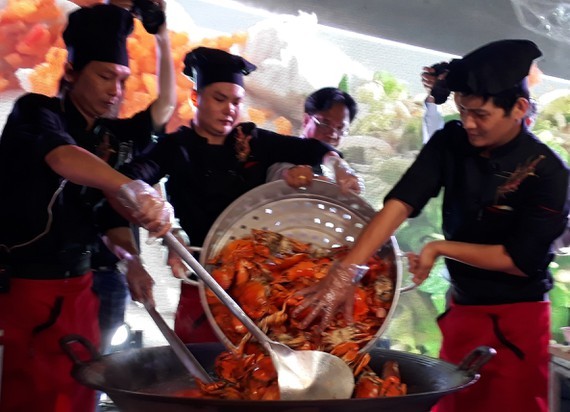 A giant pan of crab with tamarind sauce at a food festival in Ca Mau Province