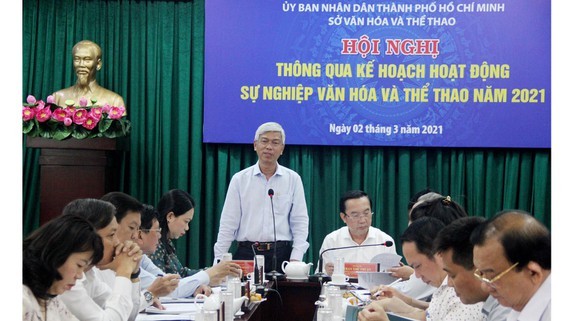 Deputy Chairman of HCMC People's Committee, Vo Van Hoan chairs the conference. (Photo: SGGP)