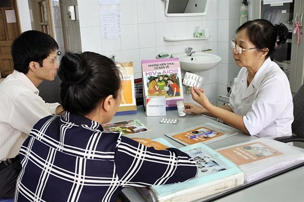 People living with HIV/AIDS are consulted and give ARV in a health centre in Ha Long city, Quang Ninh province.(Photo: VNA)