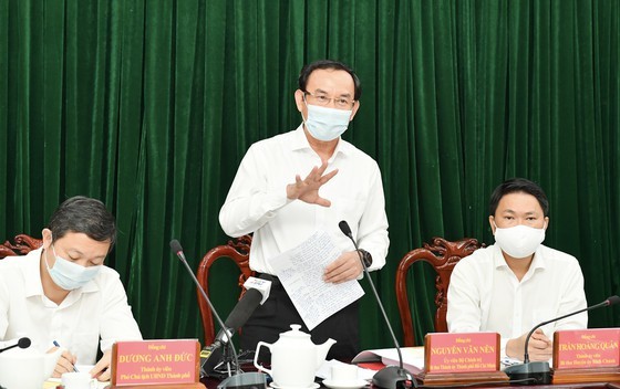 Secretary of the municipal Party Committee, Nguyen Van Nen speaks at the meeting. (Photo: SGGP)