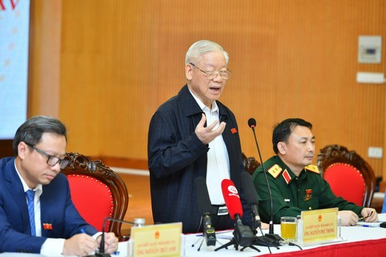 Party General Secretary Nguyen Phu speaks at the meeting with voters in Dong Da, Ba Dinh and Hai Ba Trung districts of Hanoi on October 15. (Photo: SGGP)