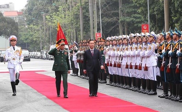 President Vo Van Thuong attends a ceremony to honor 10 outstanding youths and 43 promising figures of the armed forces in 2022 (Photo: VNA)