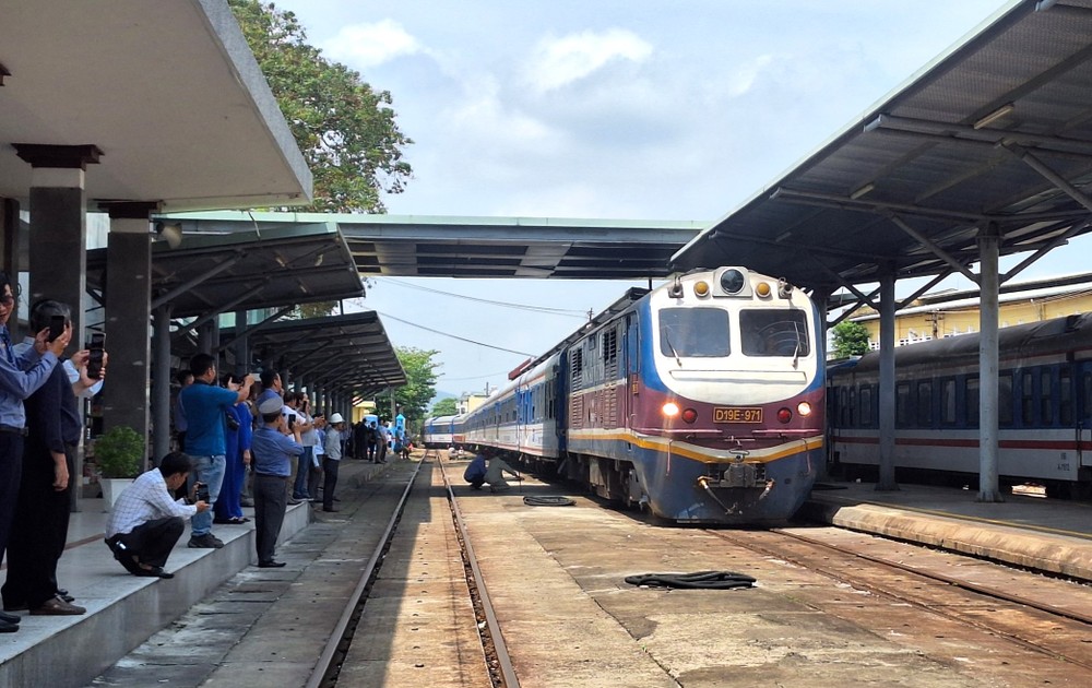 Train route connecting heritage of Hue, Da Nang City launched | SGGP ...