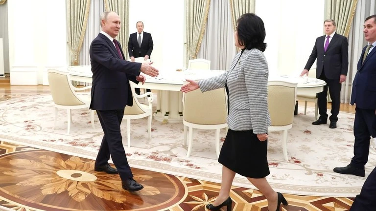 Tổng thống Nga Vladimir Putin tiếp Ngoại trưởng Triều Tiên Choe Son Hui. Ảnh: TASS